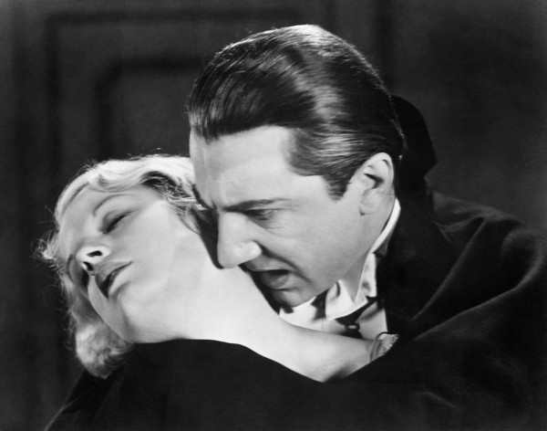 Imagem do filme Drácula, dirigido por Tod Browning em 1931, com Béla Lugosi e Helen Chandler