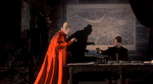 Imagem do filme "Drácula de Bram Stoker" (1992), dirigido por Francis Ford Coppola, com Gary Oldman e Keanu Reeves